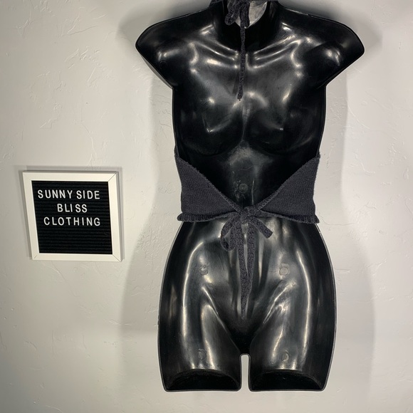 Kendall & Kylie Black Knit Crop Halter Top Size Medium - Picture 4 of 6